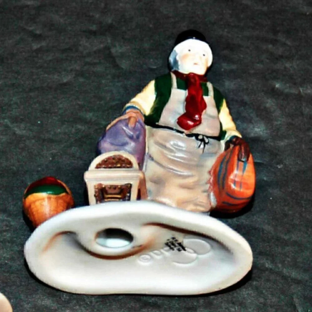 Department 56 Heritage Village Porcelain Collection Come Into The Inn